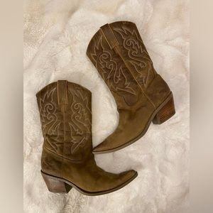 Women’s size 9 suede/leather cowboy boots